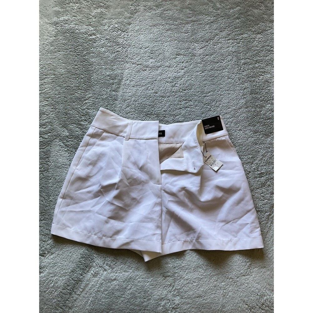 NWT $49 WOMEN EXPRESS WHITE DRESSY FLAT FRONT SHORTS  SIZE 6